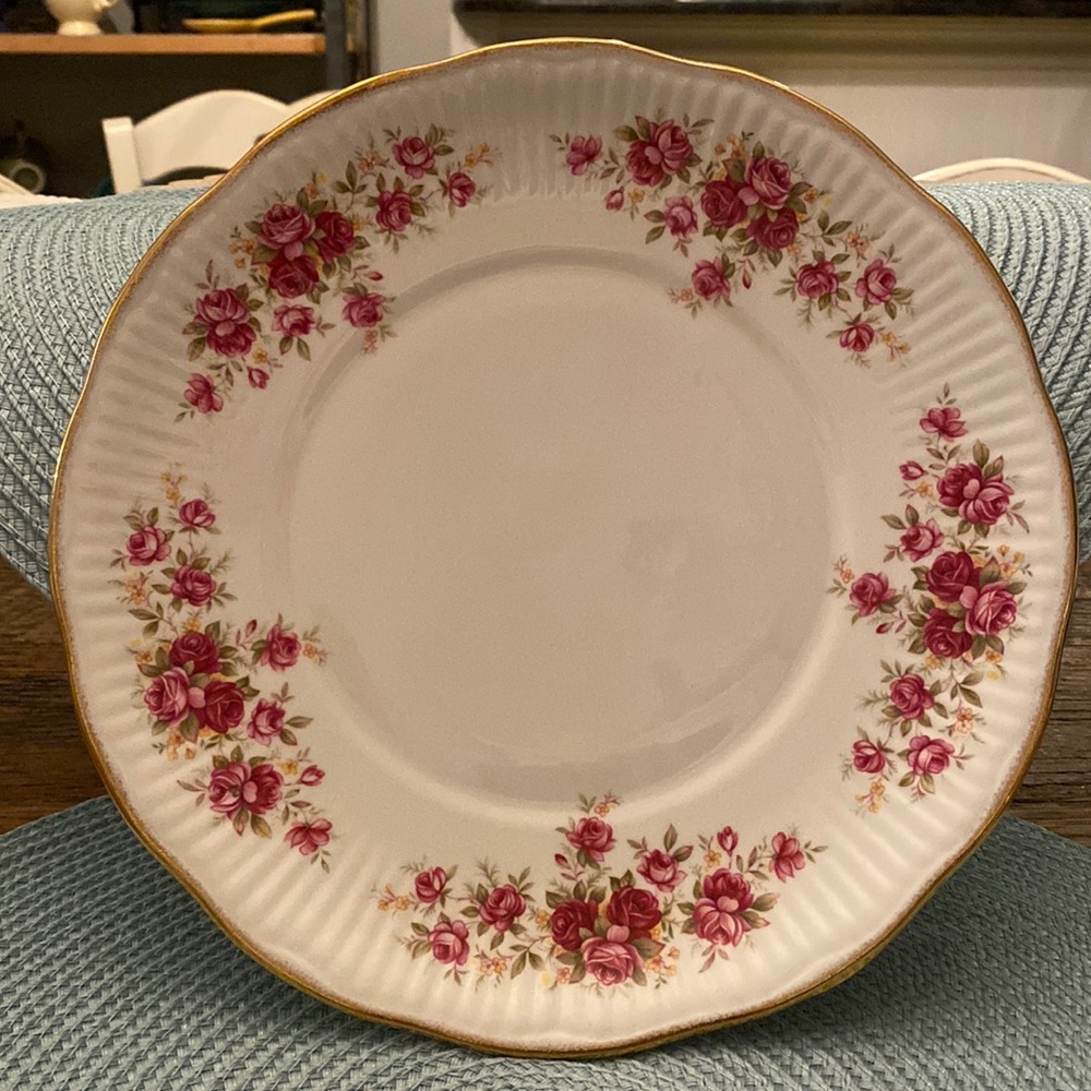 Queens Rose Plate, Elizabethan, Bone China, Made in England